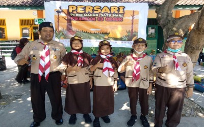 PERSARI (Perkemahan Satu Hari)